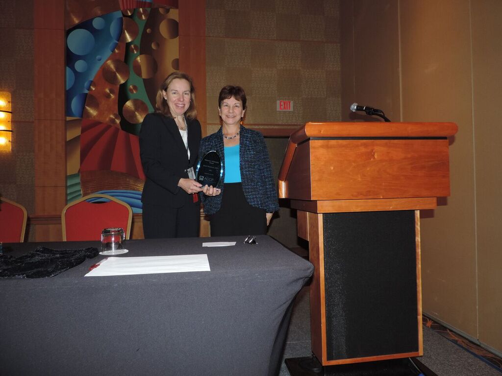 Dr. Janet Woodcock receives the Honorary Fellowship Award from Dr. von Moltke  